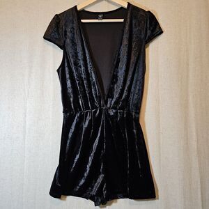 Windsor Black Crushed Velvet Romper Cap Sleeves Deep V Elastic Waist Large USA